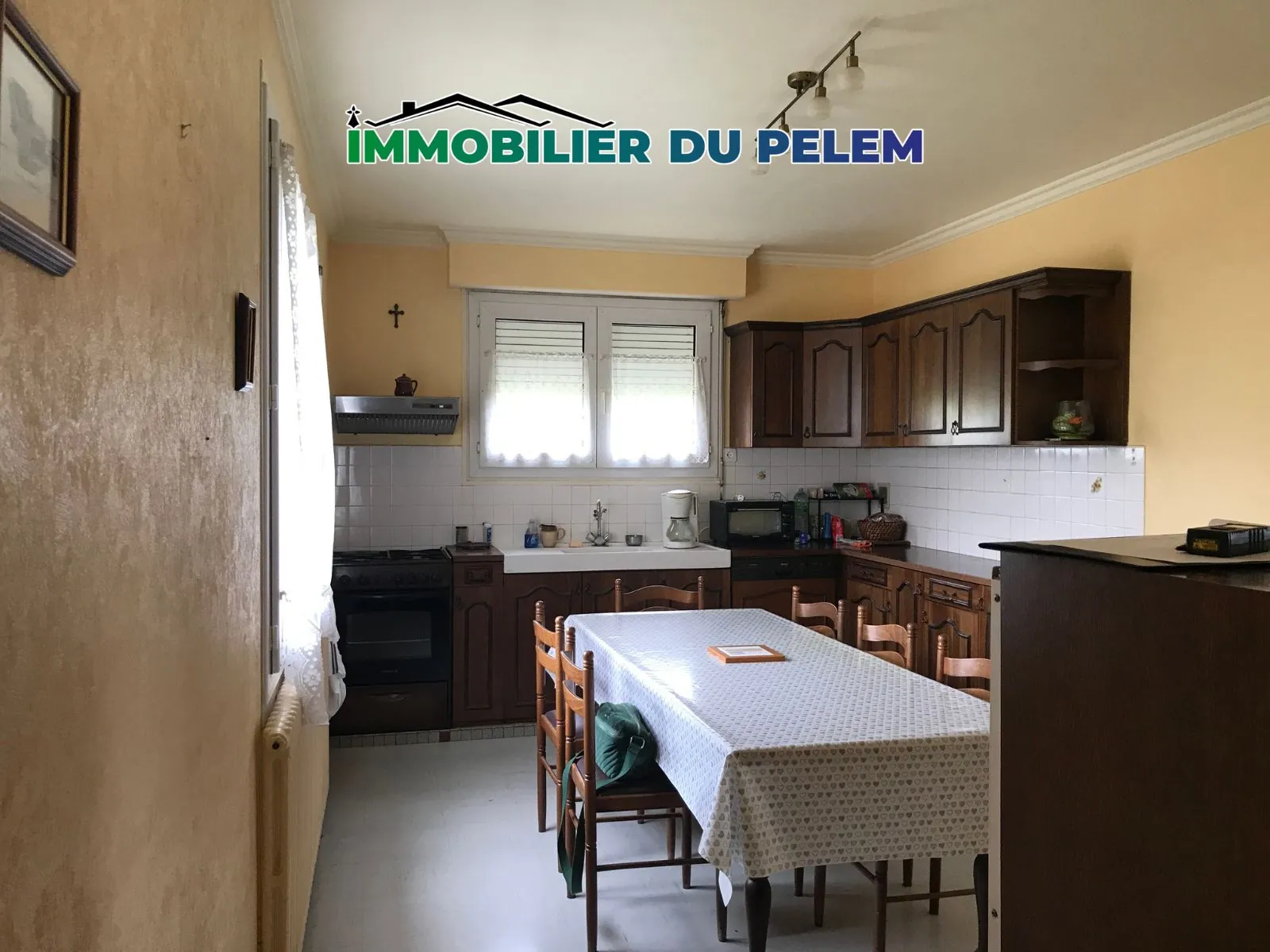 Maison familiale en campagne avec hangar et grands volumes à Saint Nicolas du Pelem 