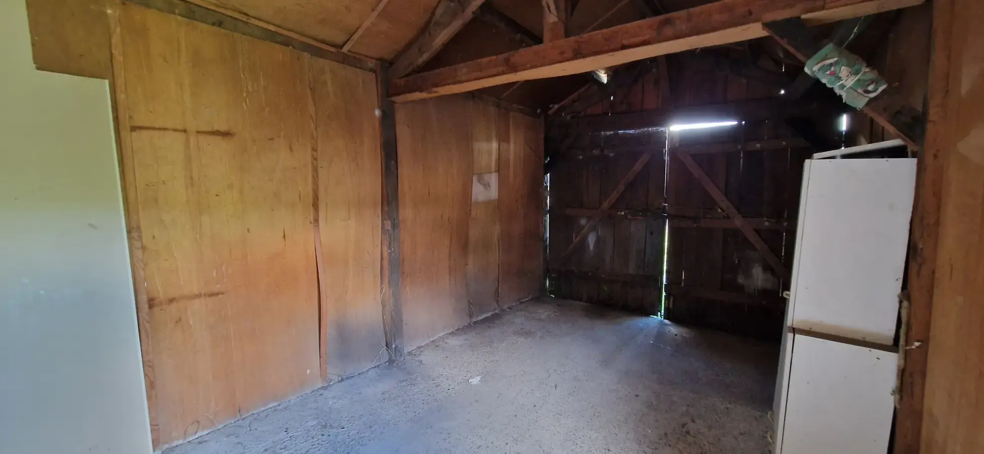 Maison de ville en pierre avec jardin, garage et travaux à prévoir à Saint Symphorien 