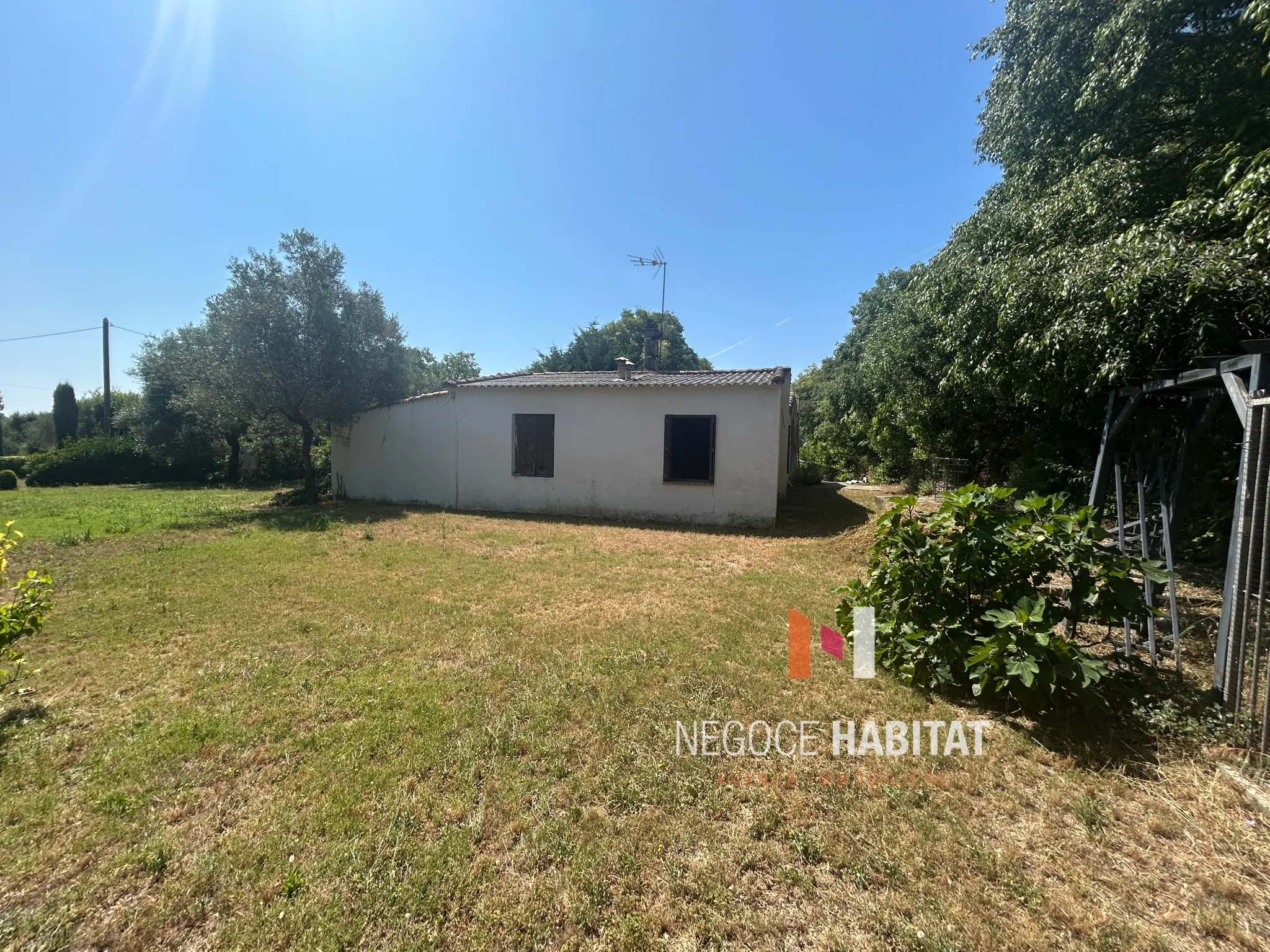 Maison à rénover avec grand potentiel à Sommières, 1443 m² de terrain 