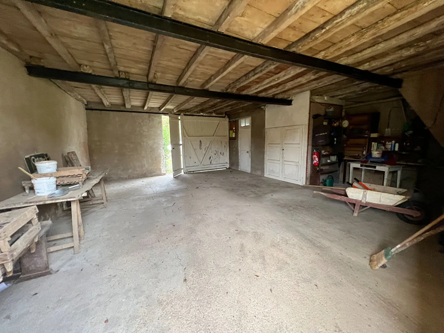 Maison à vendre à Sours - Spacieuse avec dépendances et potentiel d'aménagement 