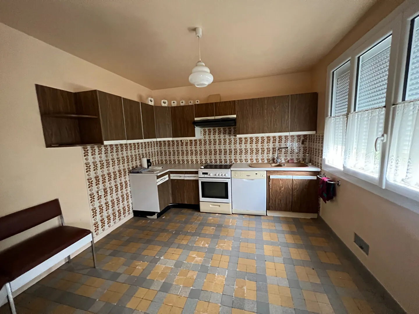 Maison à vendre à Sours - Spacieuse avec dépendances et potentiel d'aménagement 