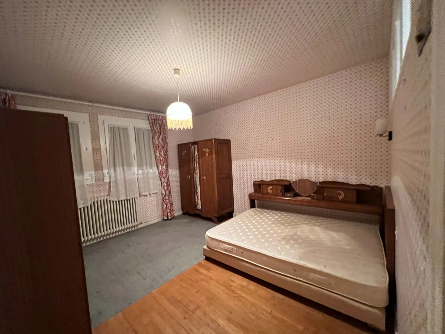 Maison à vendre à Sours - Spacieuse avec dépendances et potentiel d'aménagement 