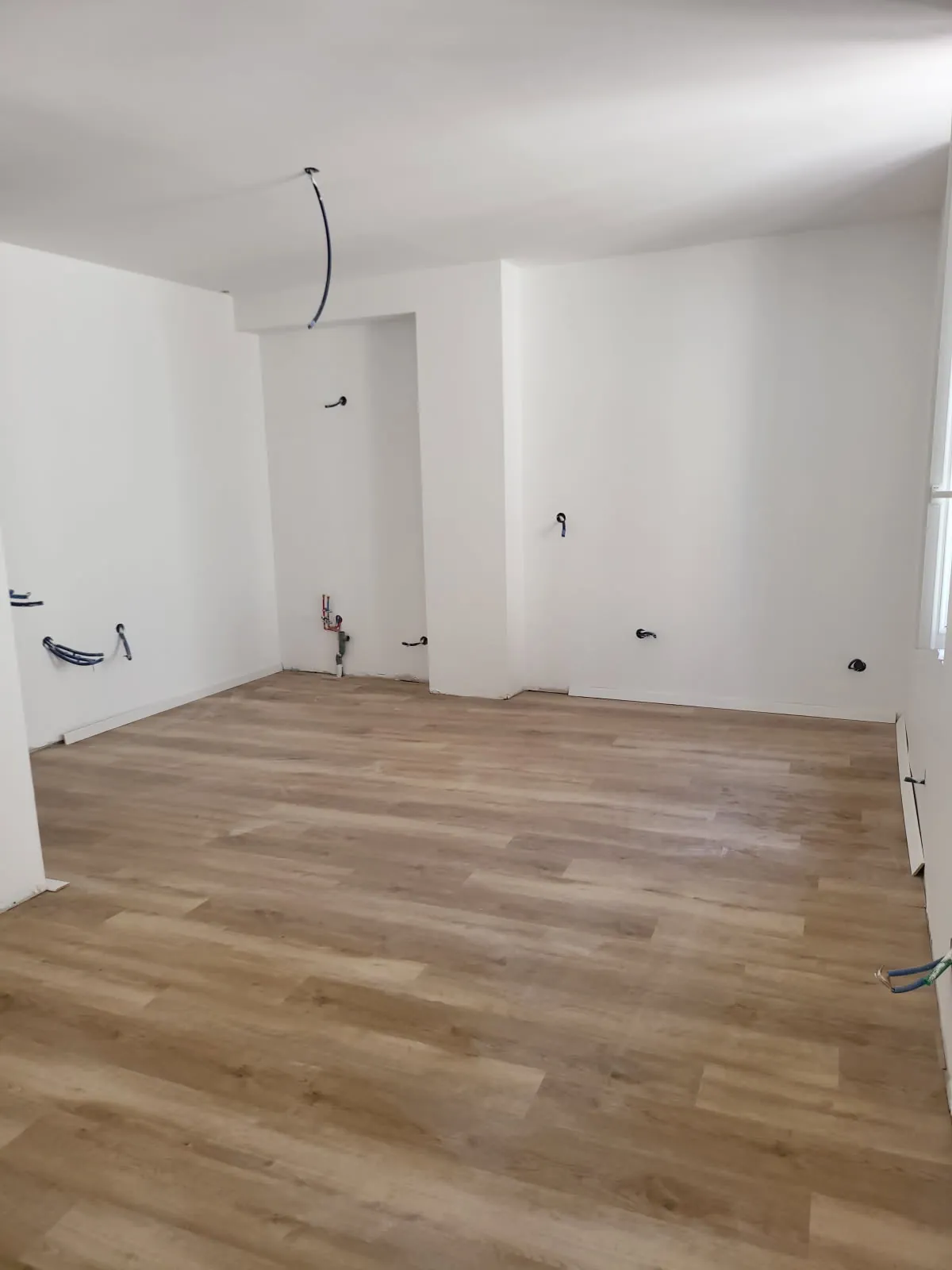 Appartement T2 rénové de 60 m² au centre de Beaurepaire pour achat ou investissement 