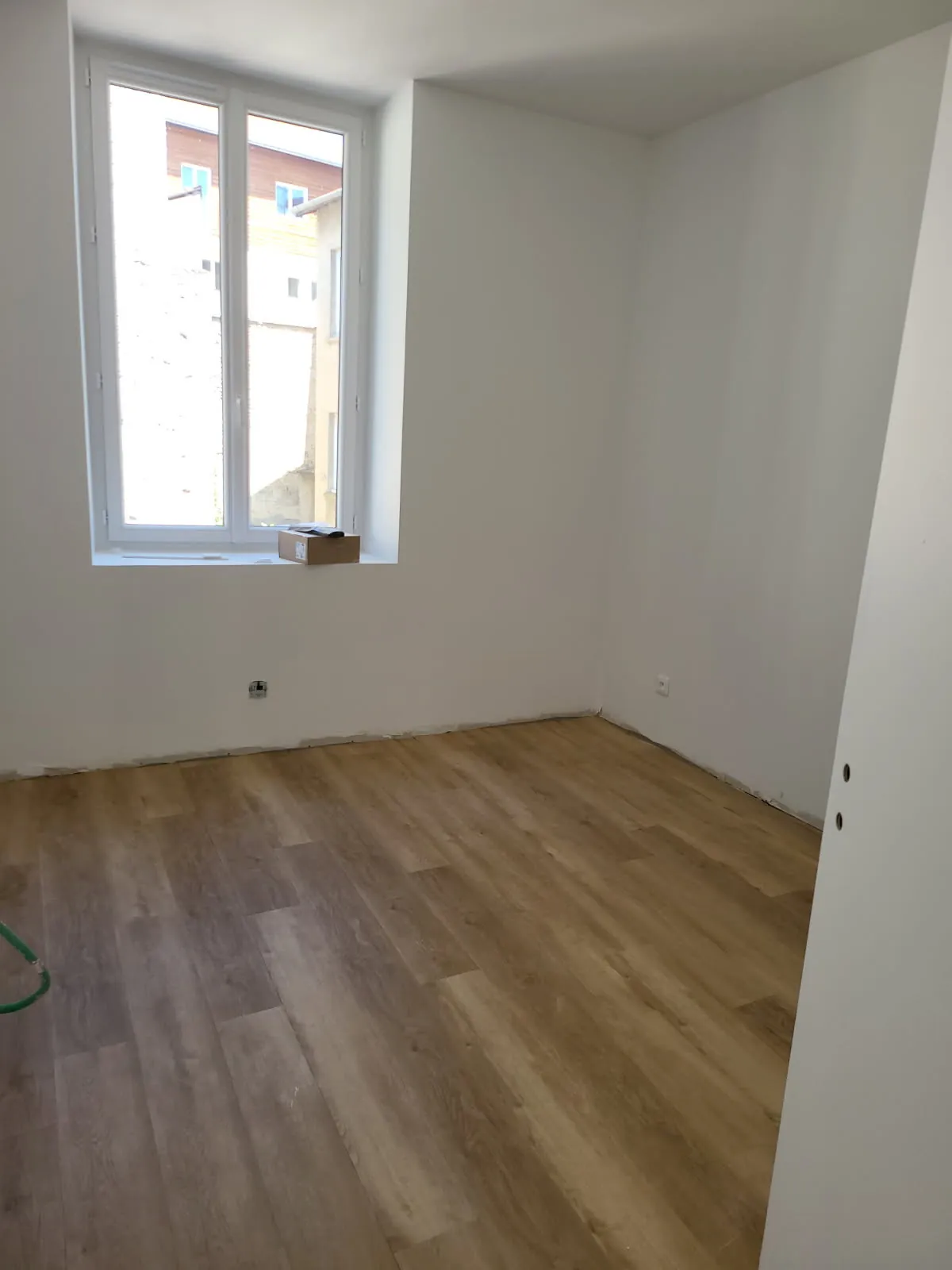 Appartement T2 rénové de 60 m² au centre de Beaurepaire pour achat ou investissement