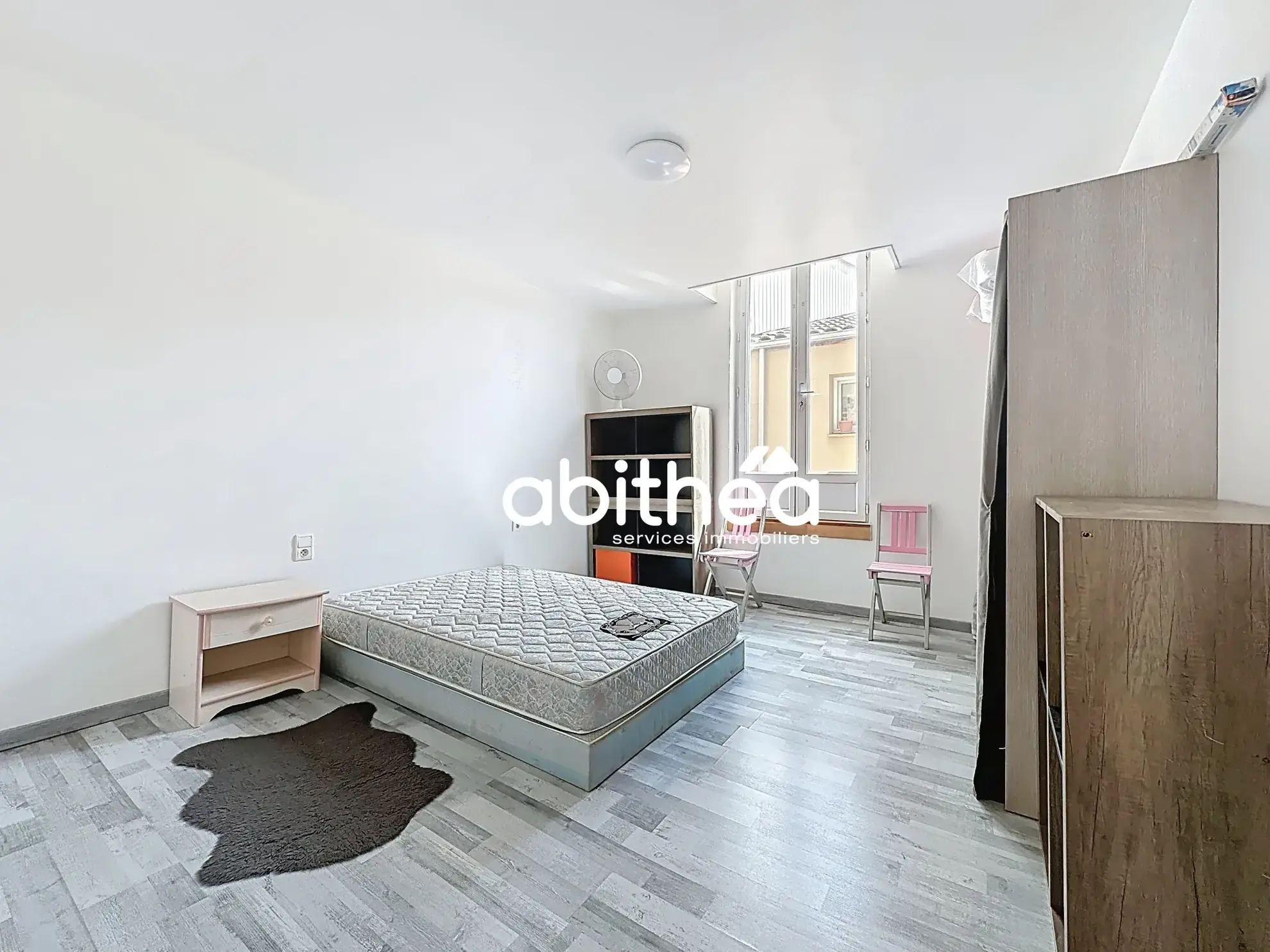 Appartement T2/T3 avec combles et terrasse à Béziers – Opportunité d'investissement 