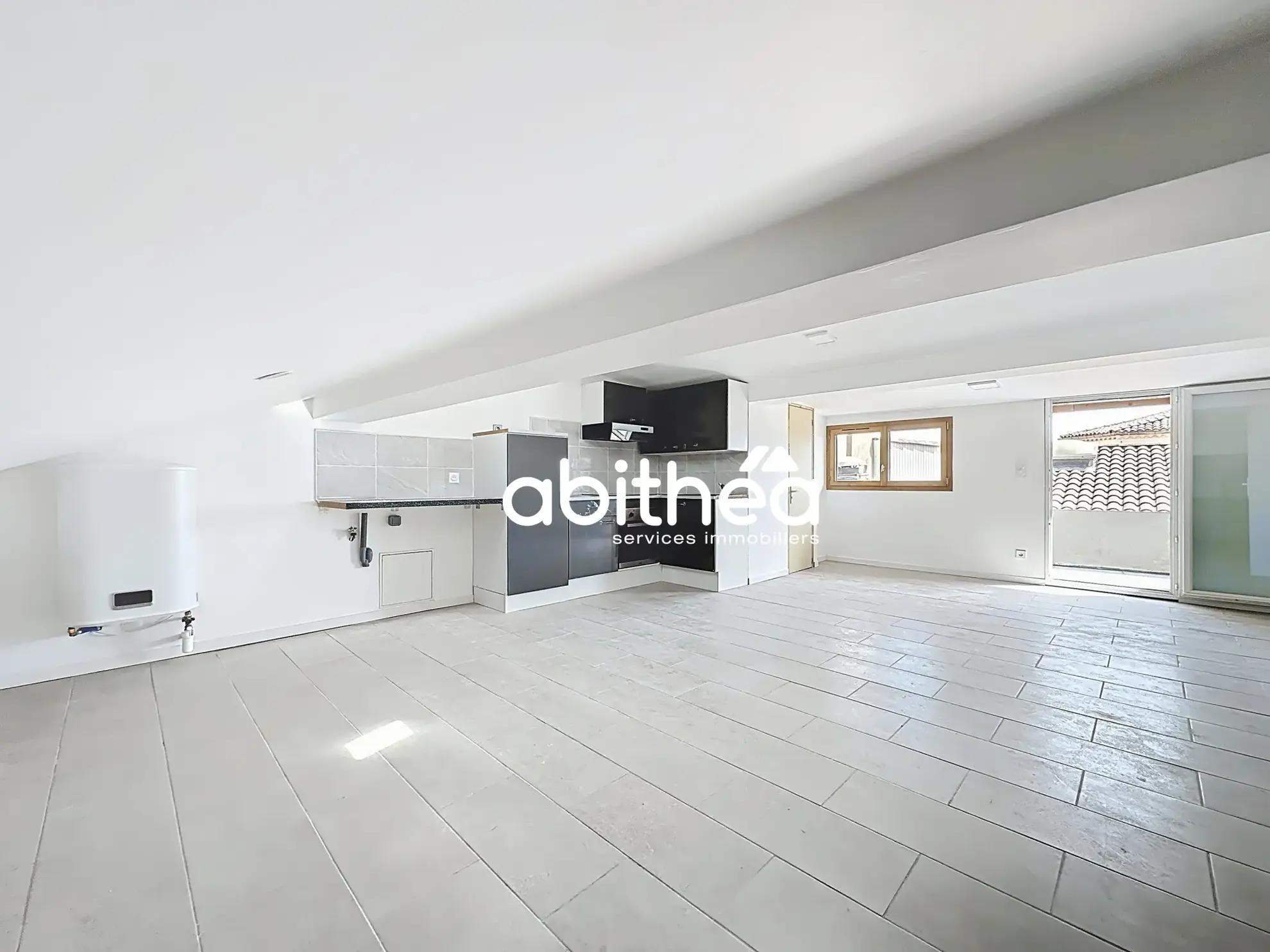 Appartement T2/T3 avec combles et terrasse à Béziers – Opportunité d'investissement 