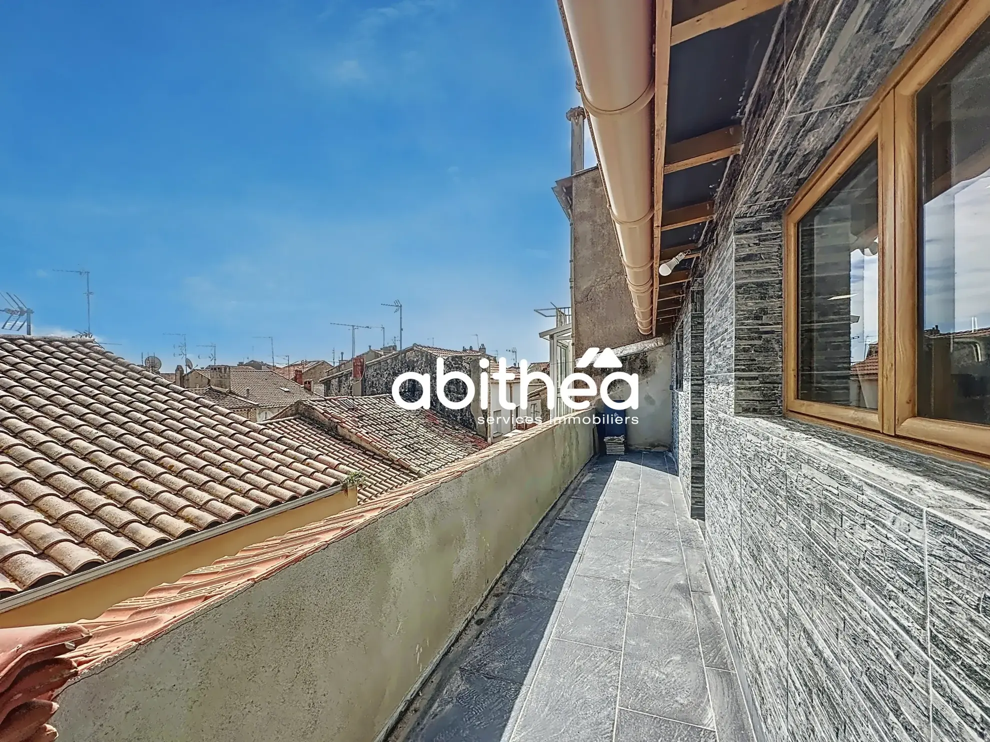 Appartement T2/T3 avec combles et terrasse à Béziers – Opportunité d'investissement