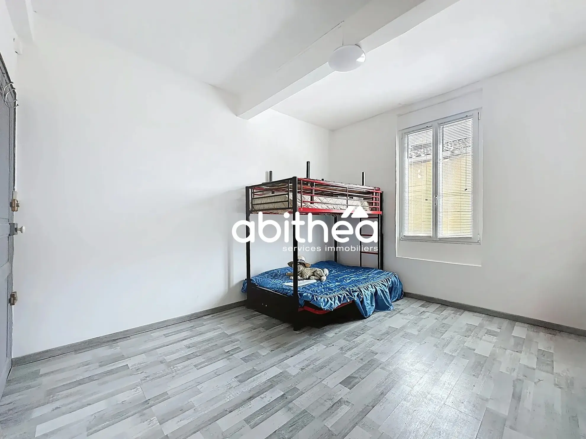 Appartement T2/T3 avec combles et terrasse à Béziers – Opportunité d'investissement 