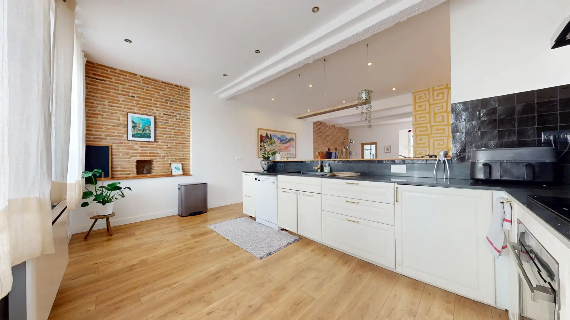 Maison de village rénovée de 185 m² avec jardin et remise à Saint-Sulpice-sur-Lèze 