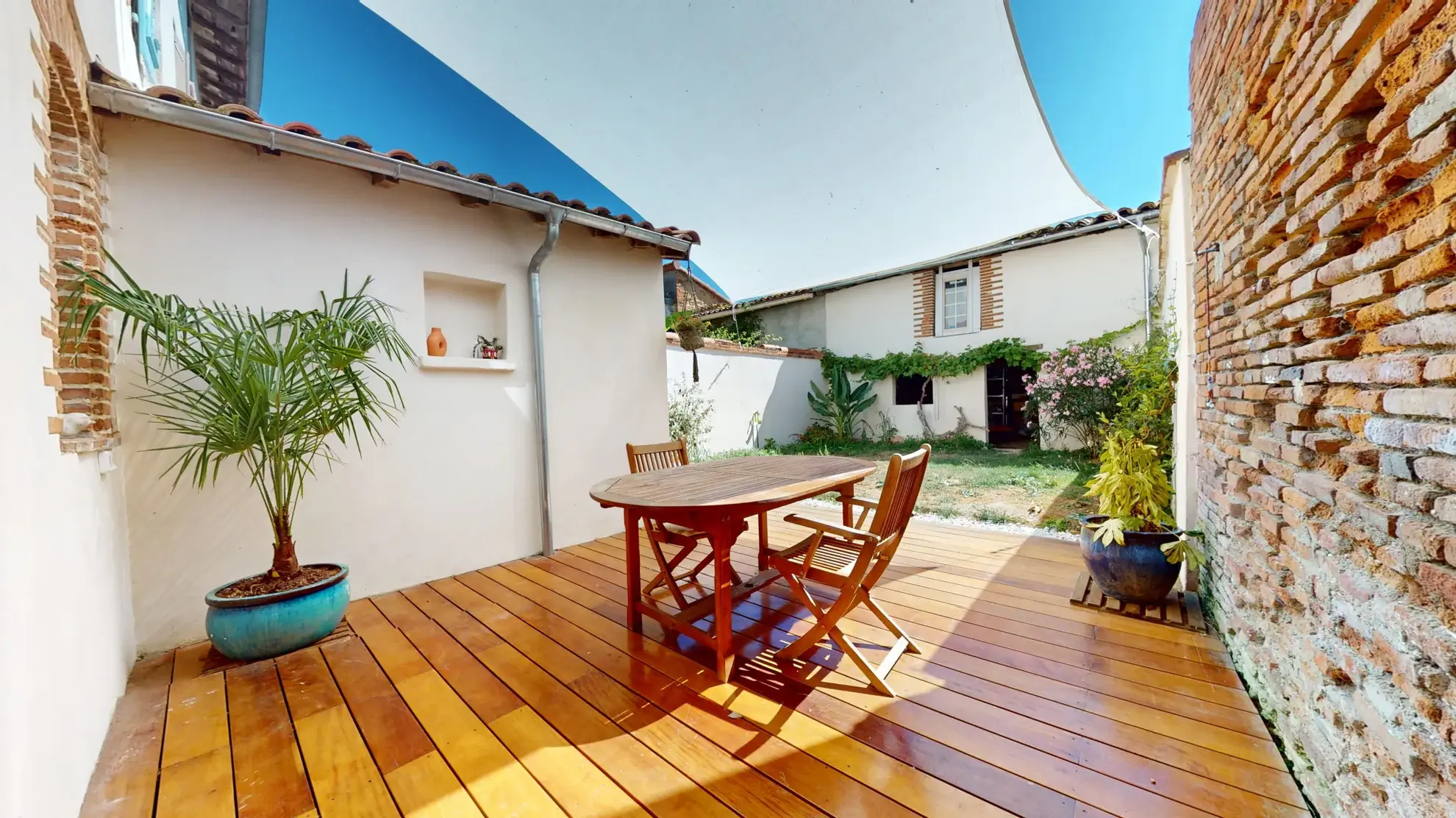 Maison de village rénovée de 185 m² avec jardin et remise à Saint-Sulpice-sur-Lèze 