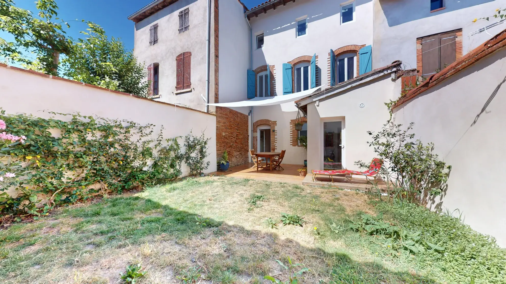 Maison de village rénovée de 185 m² avec jardin et remise à Saint-Sulpice-sur-Lèze 