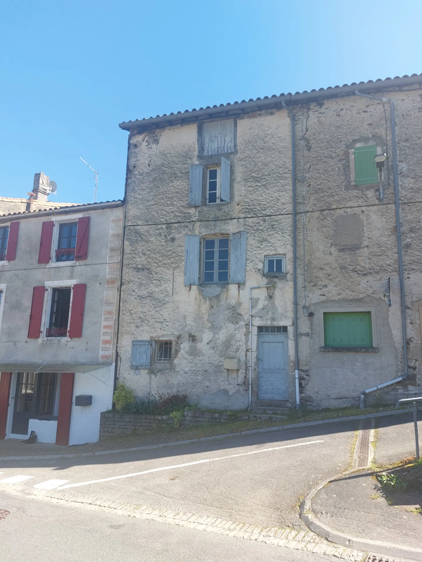 Charmante maison de village avec terrain et vue sur campagne à Fayet 