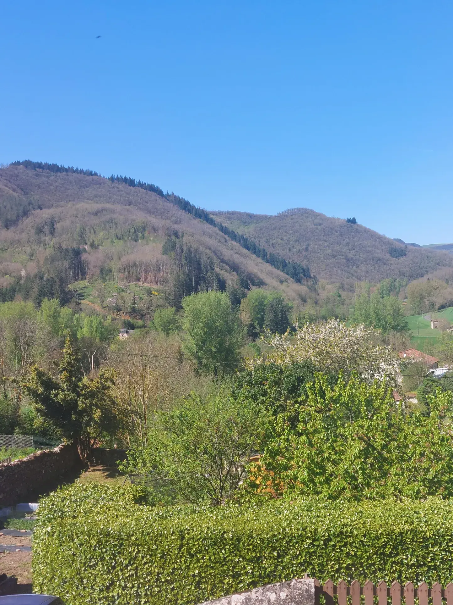 Charmante maison de village avec terrain et vue sur campagne à Fayet 