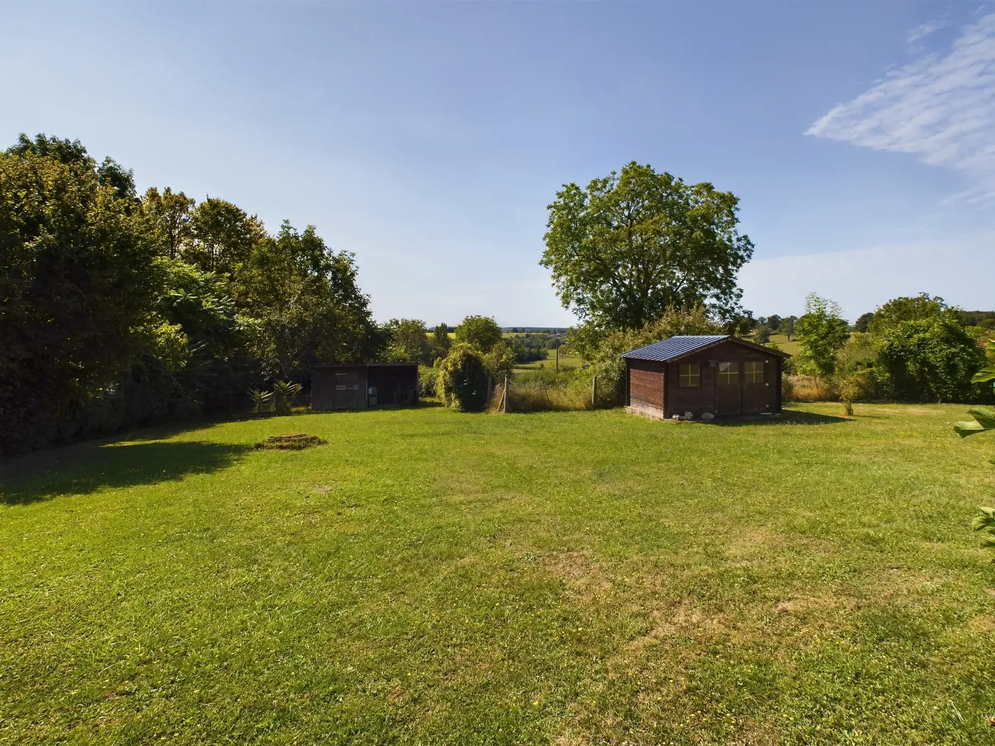 Maison de campagne rénovée avec piscine et studio indépendant à Saint-Benin-d'Azy 