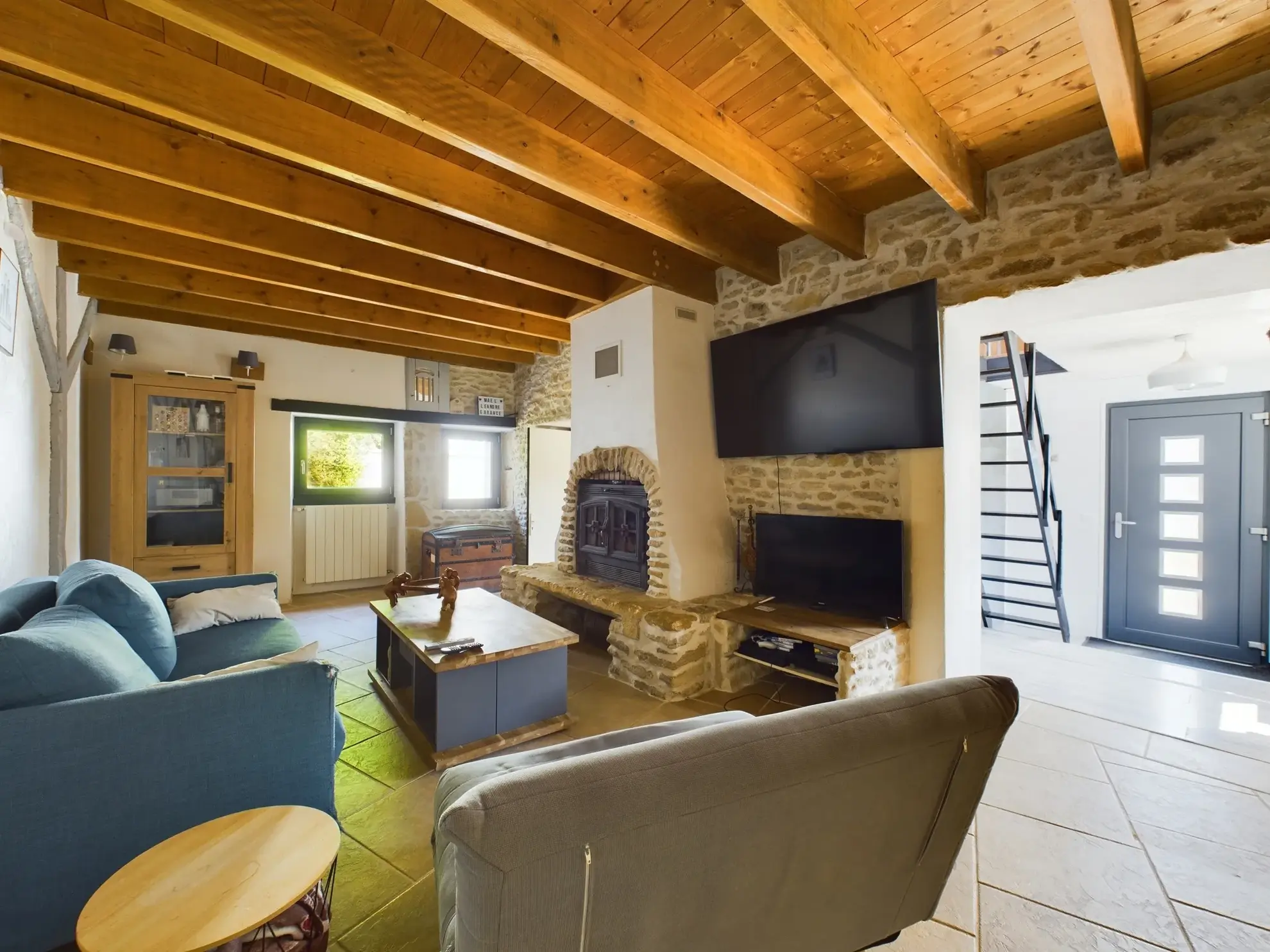 Maison de campagne rénovée avec piscine et studio indépendant à Saint-Benin-d'Azy 