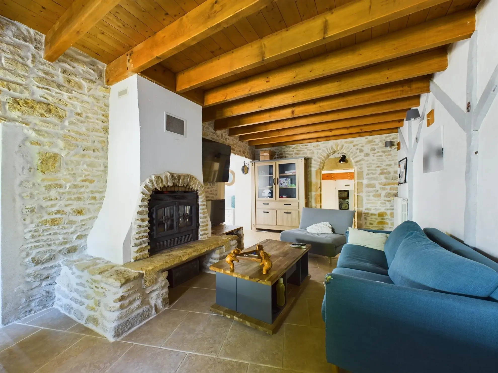 Maison de campagne rénovée avec piscine et studio indépendant à Saint-Benin-d'Azy 