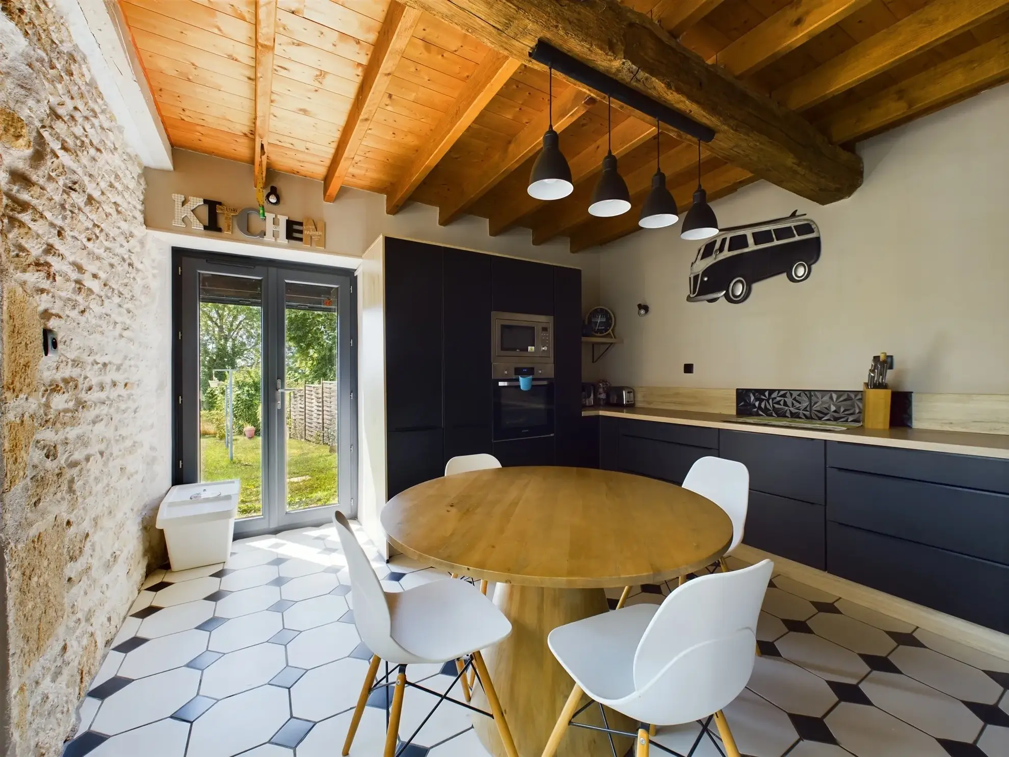 Maison de campagne rénovée avec piscine et studio indépendant à Saint-Benin-d'Azy 