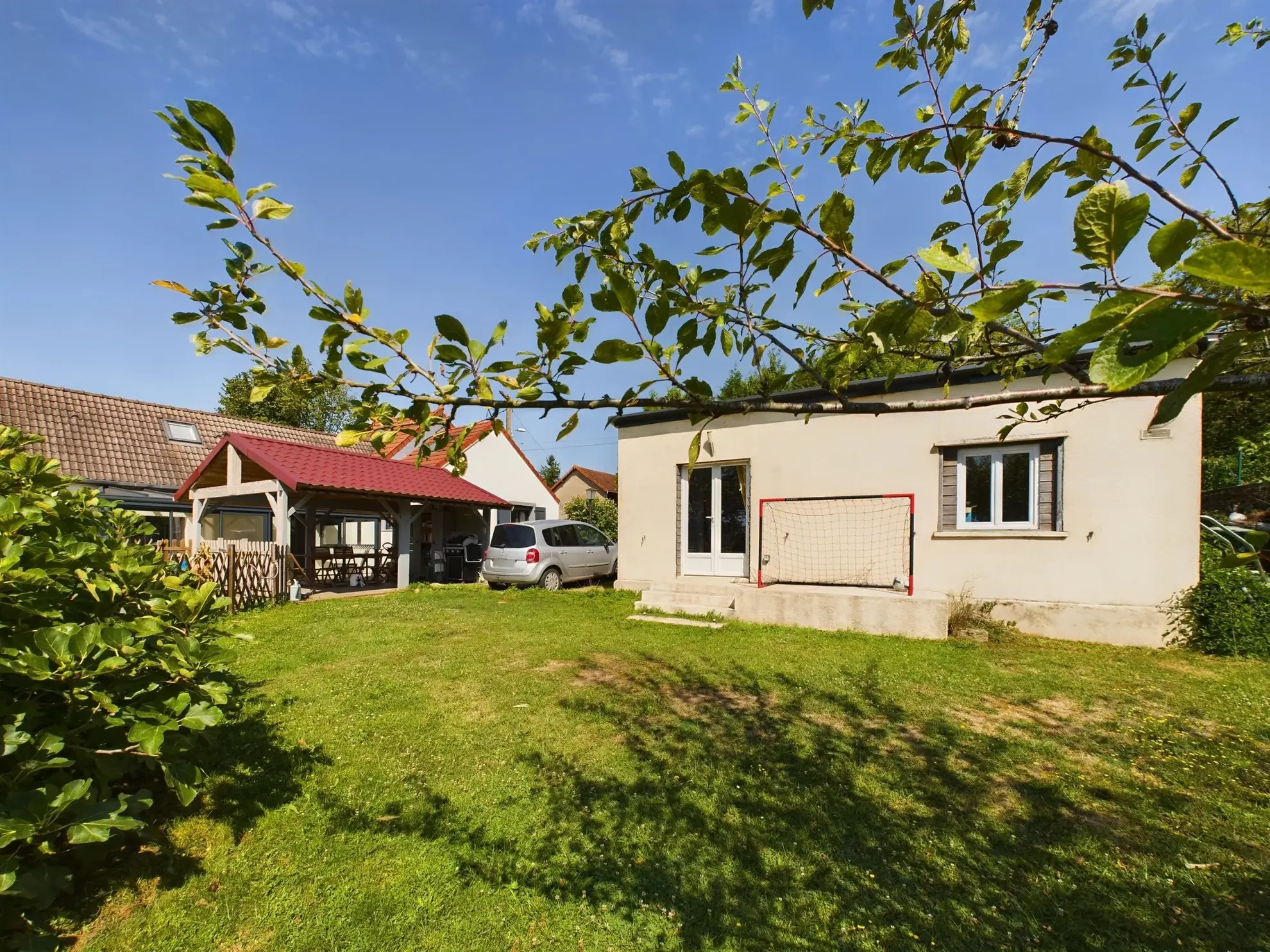 Maison de campagne rénovée avec piscine et studio indépendant à Saint-Benin-d'Azy 