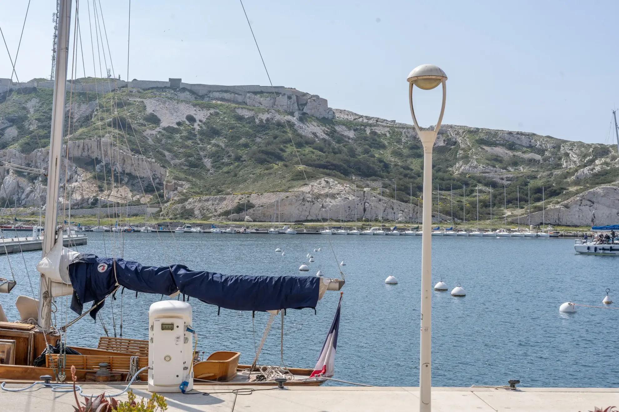 Charmant studio avec terrasse vue mer sur l'île du Frioul, Marseille 
