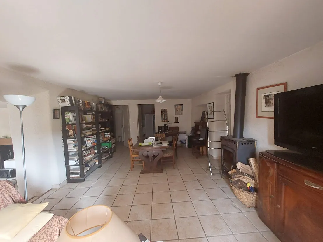 Magnifique corps de ferme rénové avec grande maison et dépendances à Melagues 