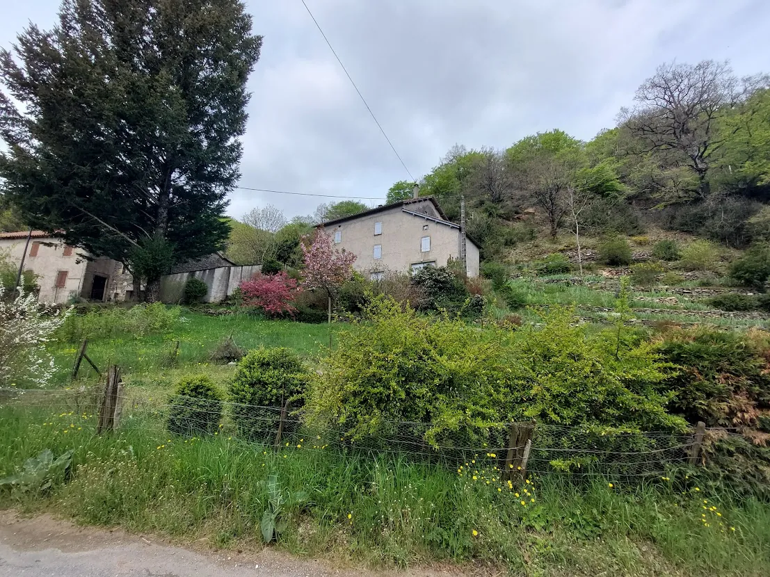 Magnifique corps de ferme rénové avec grande maison et dépendances à Melagues 