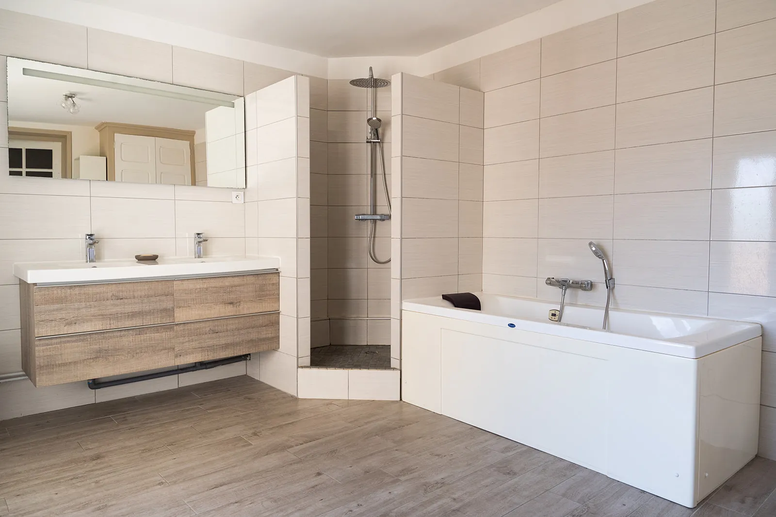 Magnifique maison de ville à Bourg Saint Andéol avec 4 chambres et grenier aménageable 