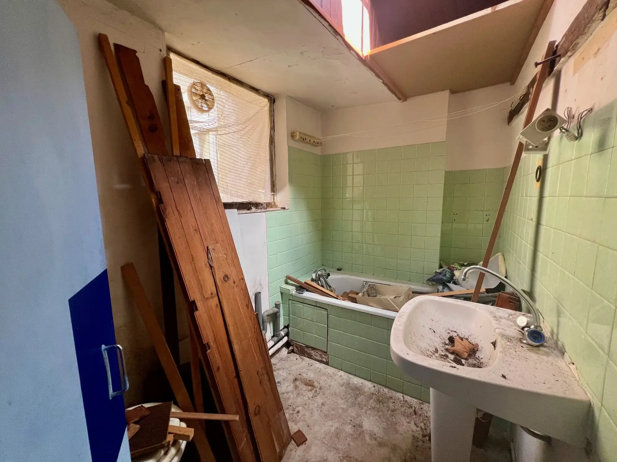 Studio à rénover de 24,50 m² en plein centre-ville de Millau 