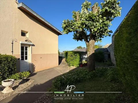 Maison jumelée à Ruffey-les-Echirey avec 4 chambres et jardin, proche Dijon 