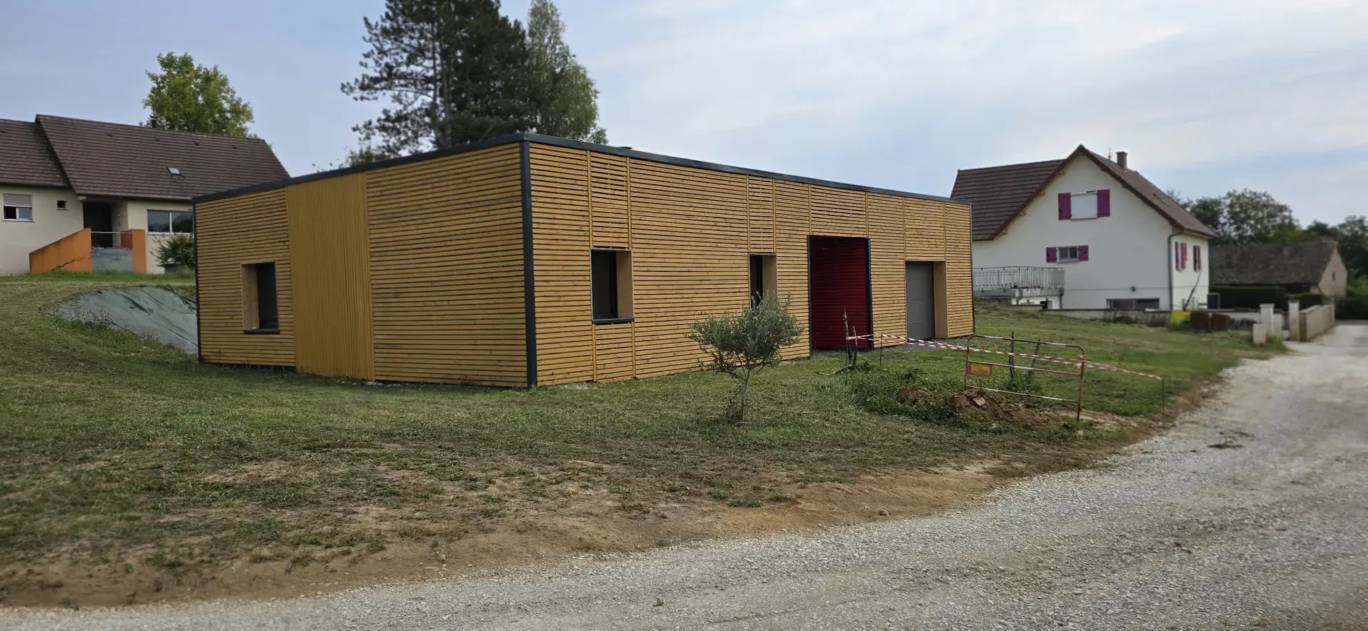 Maison récente de 122 m² avec terrasse et garage à Larians et Munans 