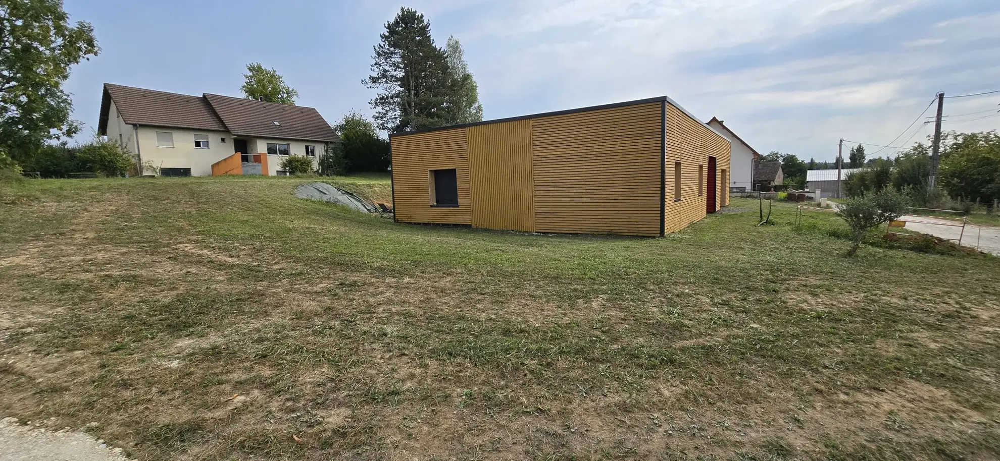 Maison récente de 122 m² avec terrasse et garage à Larians et Munans 