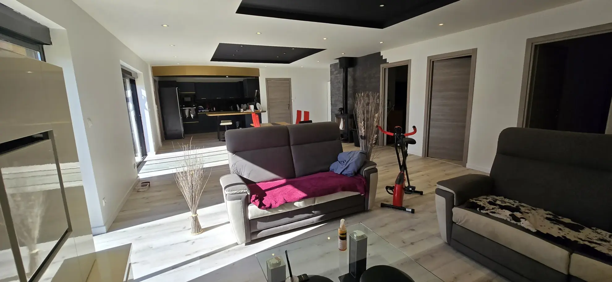 Maison récente de 122 m² avec terrasse et garage à Larians et Munans 