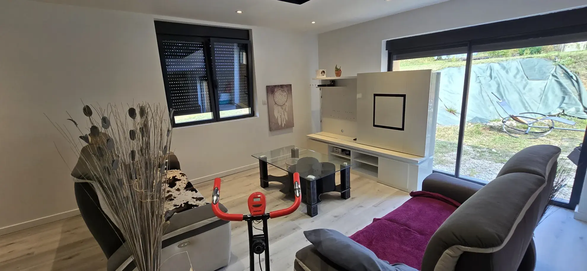 Maison récente de 122 m² avec terrasse et garage à Larians et Munans 