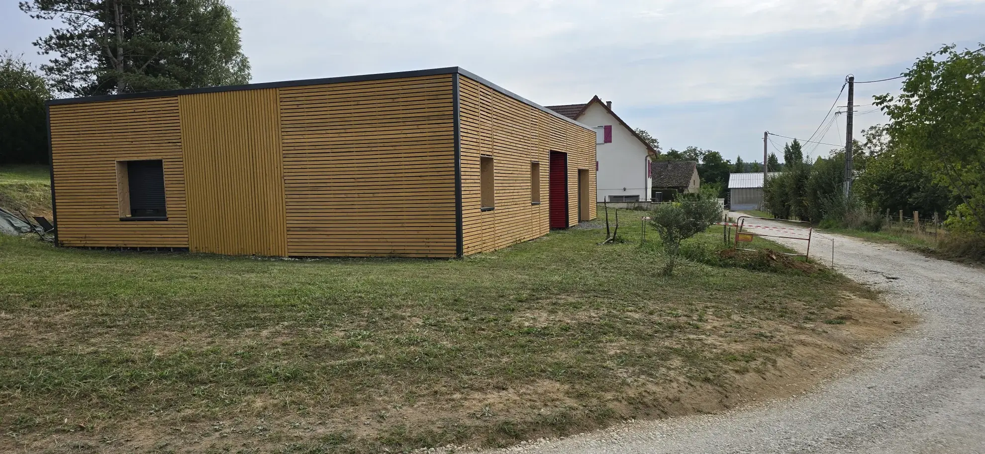 Maison récente de 122 m² avec terrasse et garage à Larians et Munans 