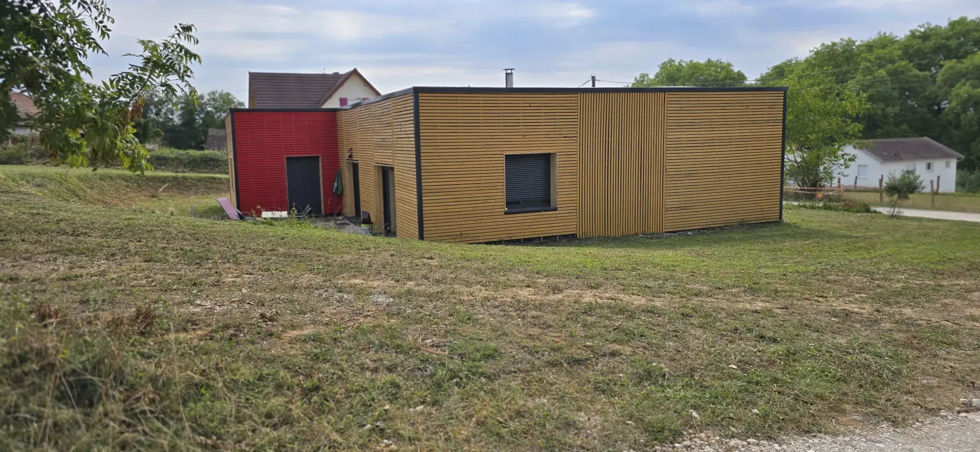 Maison récente de 122 m² avec terrasse et garage à Larians et Munans 