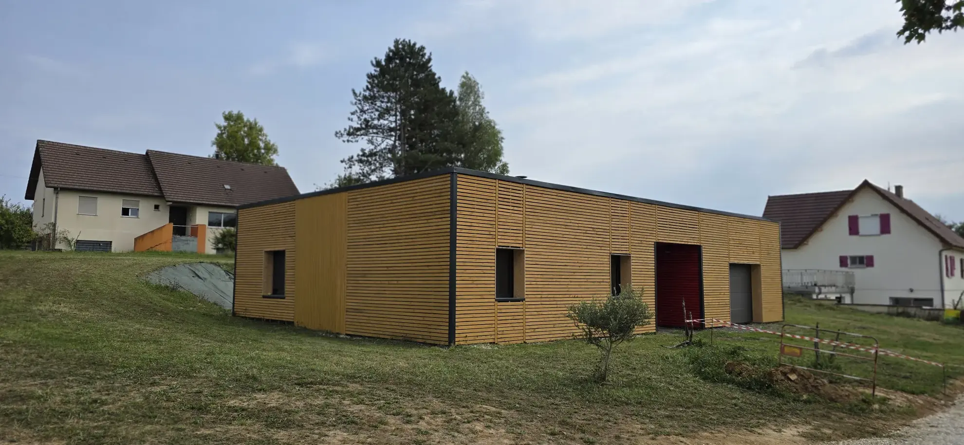 Maison récente de 122 m² avec terrasse et garage à Larians et Munans 