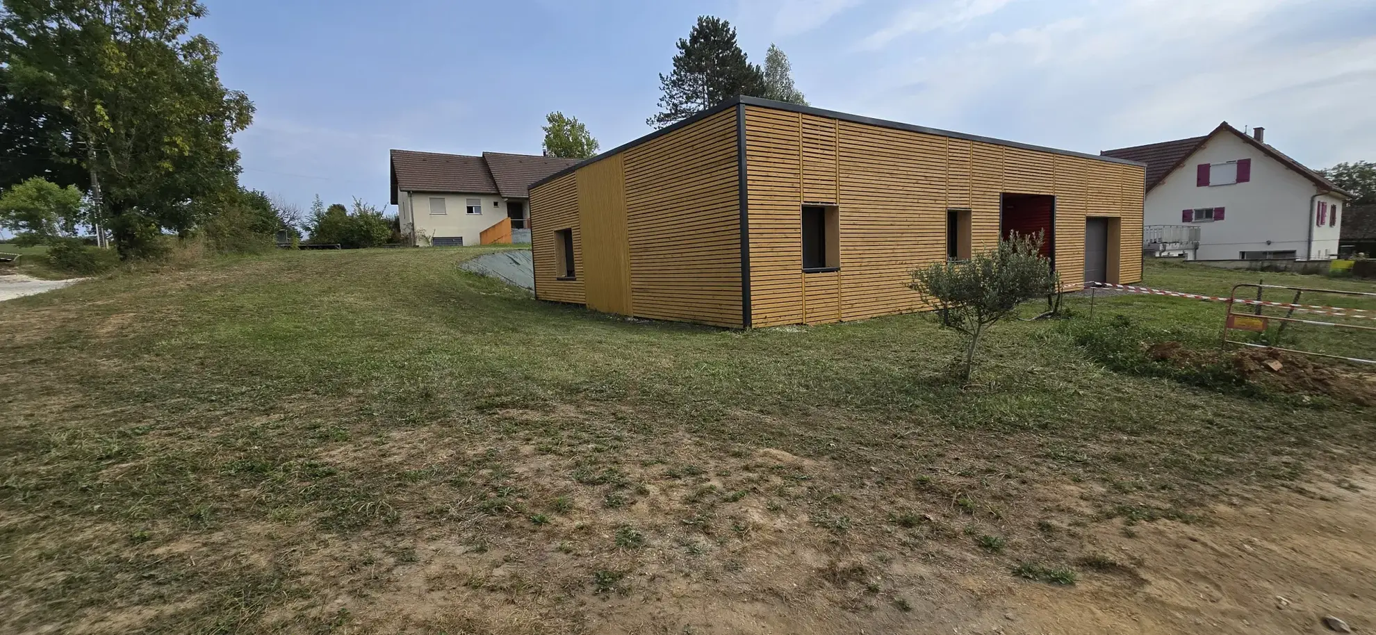Maison récente de 122 m² avec terrasse et garage à Larians et Munans 