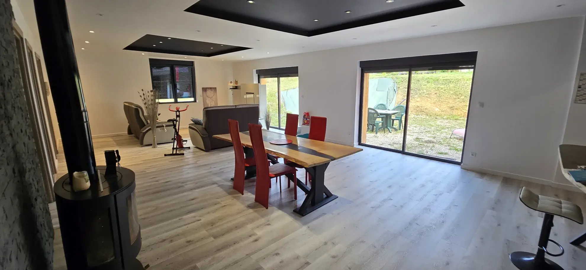 Maison récente de 122 m² avec terrasse et garage à Larians et Munans 