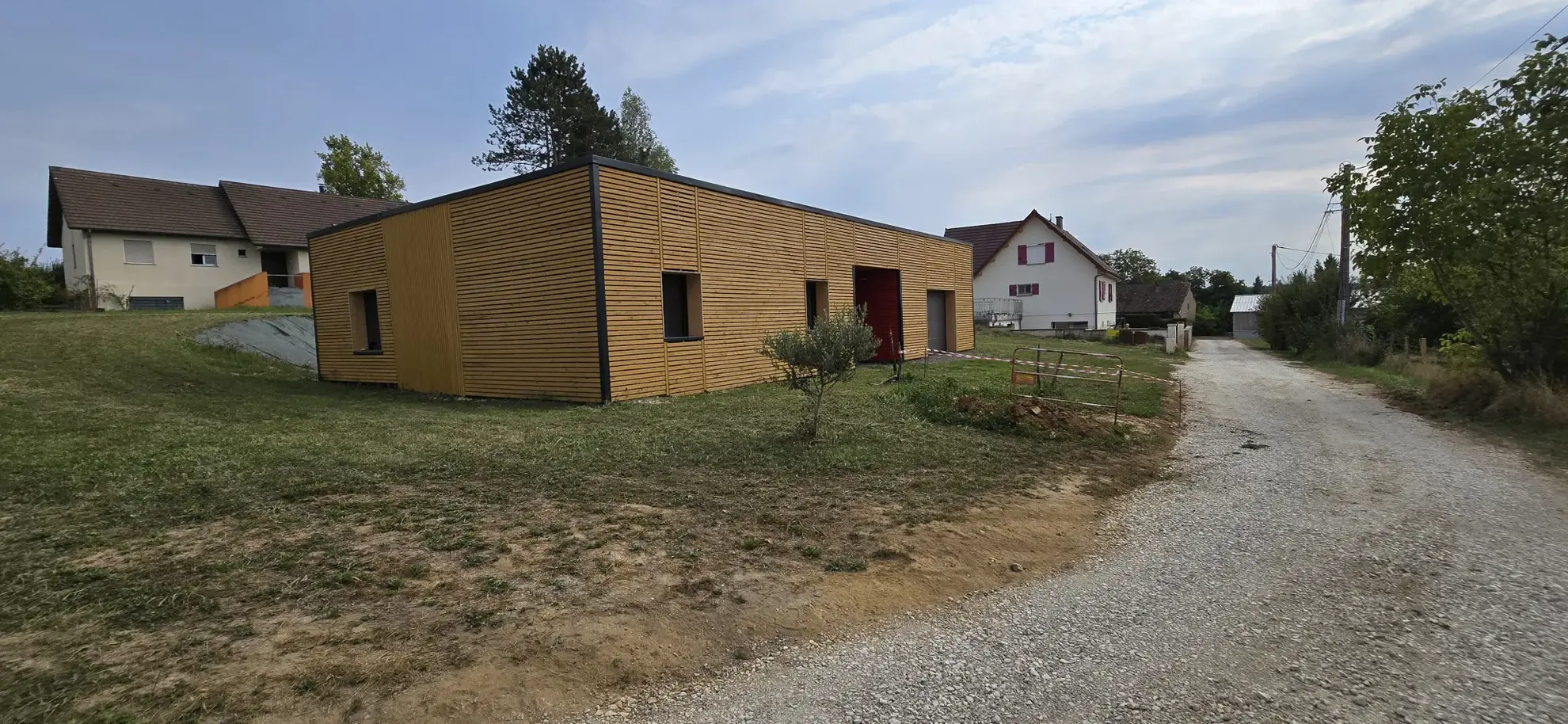 Maison récente de 122 m² avec terrasse et garage à Larians et Munans 