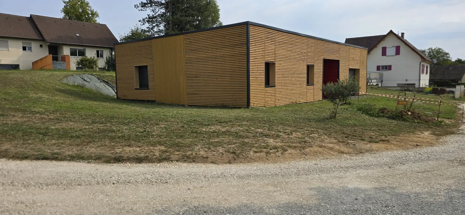 Maison récente de 122 m² avec terrasse et garage à Larians et Munans 