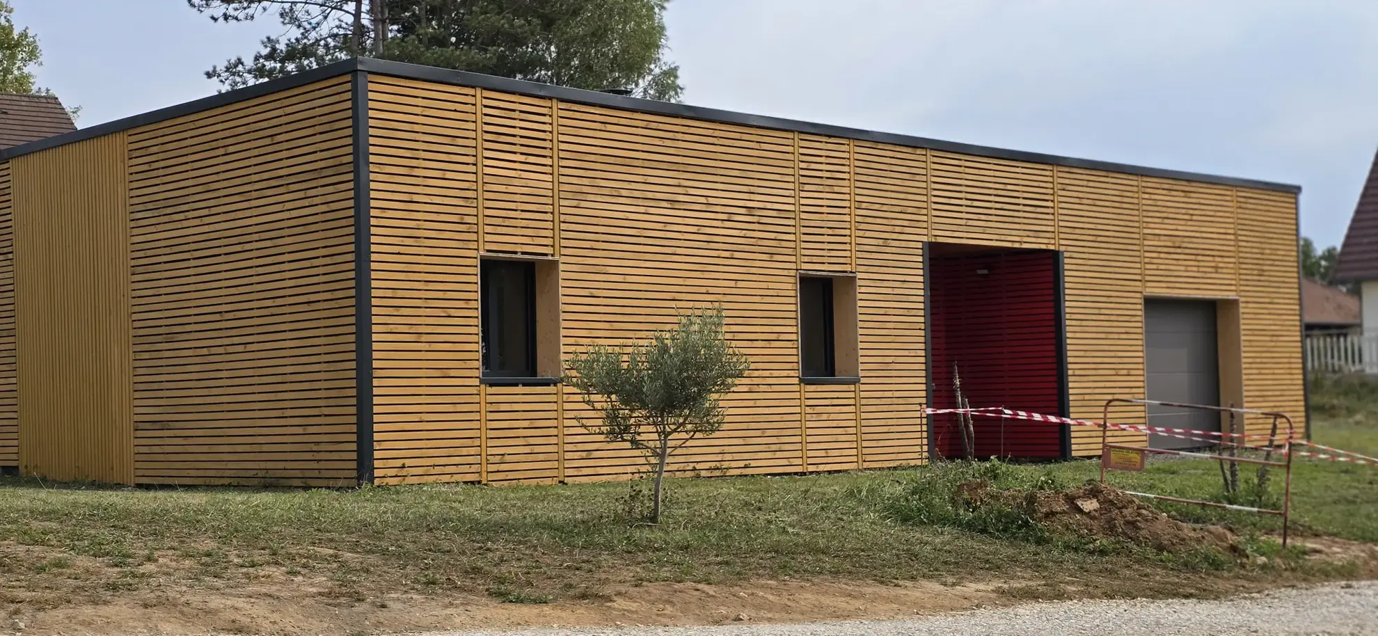 Maison récente de 122 m² avec terrasse et garage à Larians et Munans 