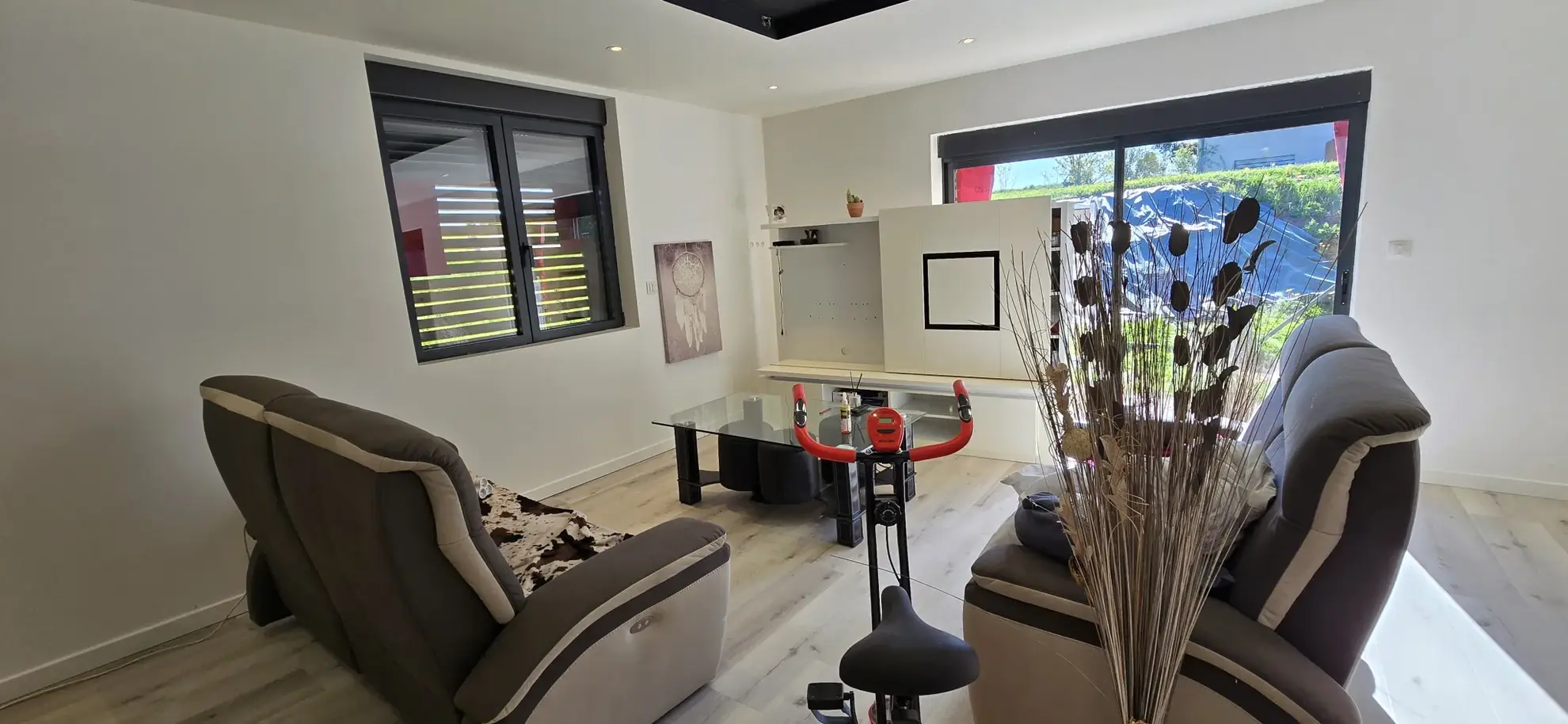 Maison récente de 122 m² avec terrasse et garage à Larians et Munans 