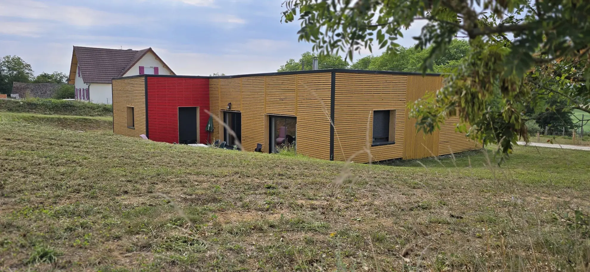 Maison récente de 122 m² avec terrasse et garage à Larians et Munans 