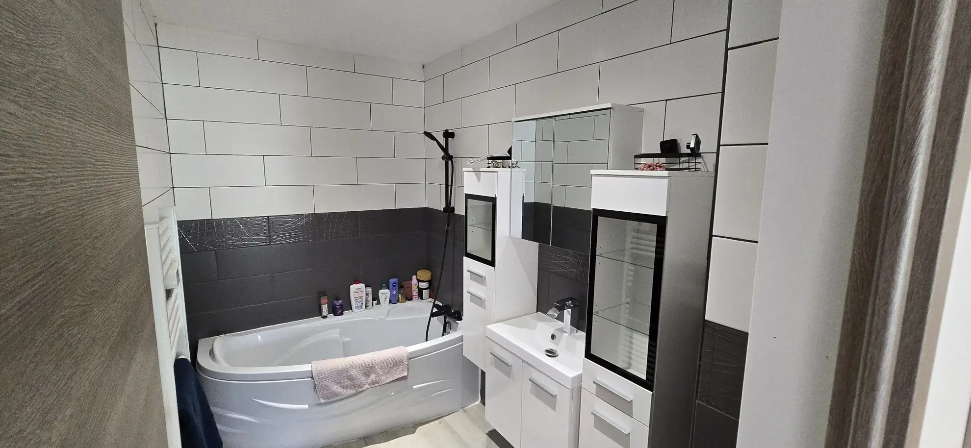 Maison récente de 122 m² avec terrasse et garage à Larians et Munans 