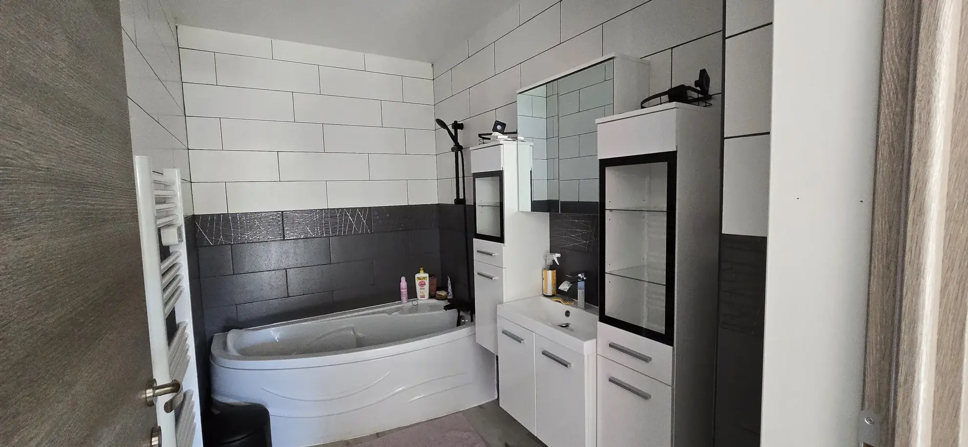 Maison récente de 122 m² avec terrasse et garage à Larians et Munans 