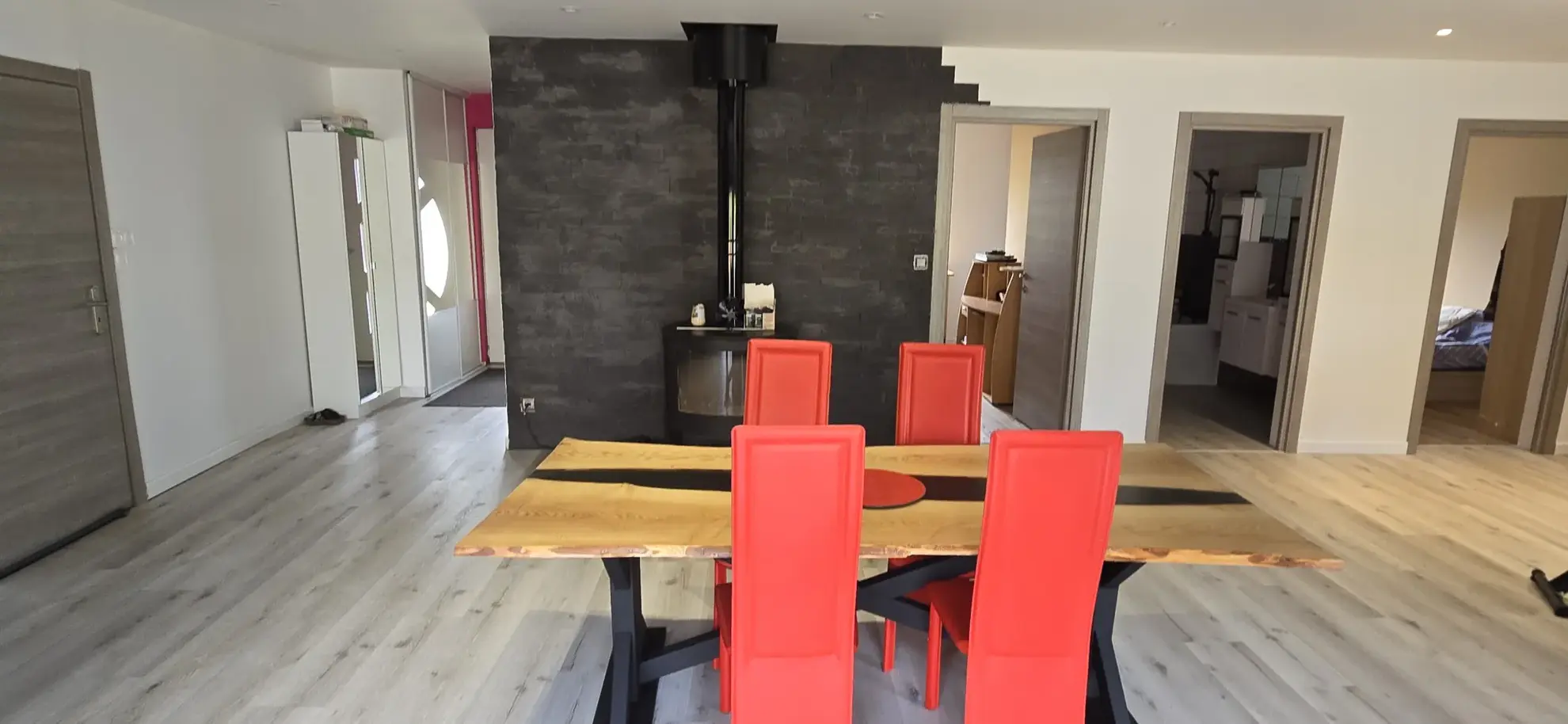 Maison récente de 122 m² avec terrasse et garage à Larians et Munans 