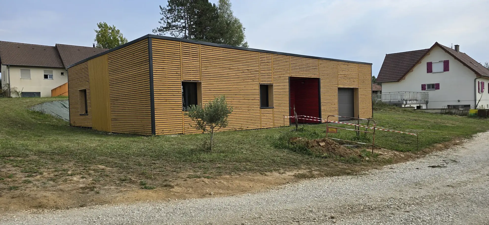 Maison récente de 122 m² avec terrasse et garage à Larians et Munans 