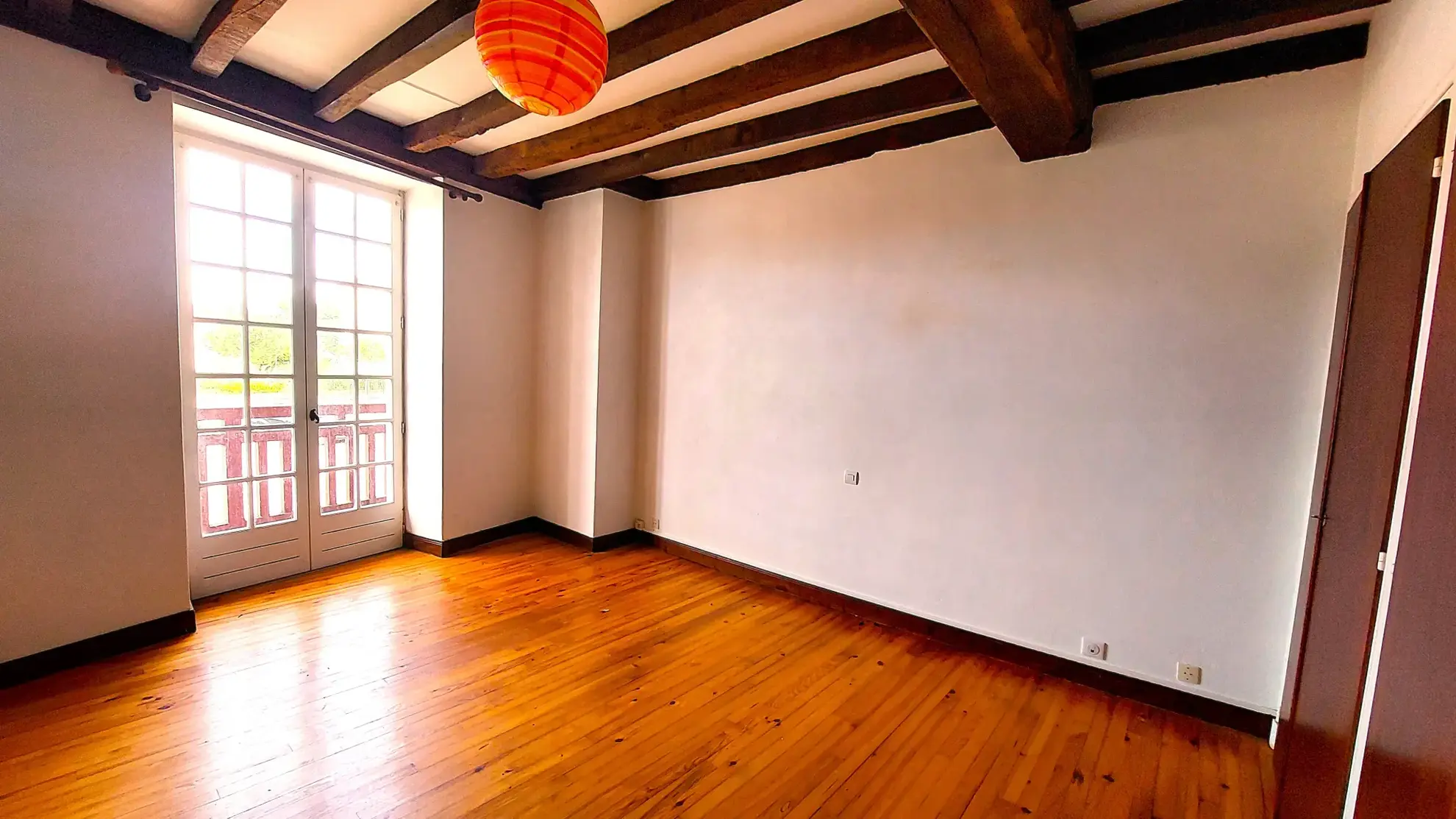 Appartement T2 en duplex à Bardos - 48 m² avec balcon et cave 