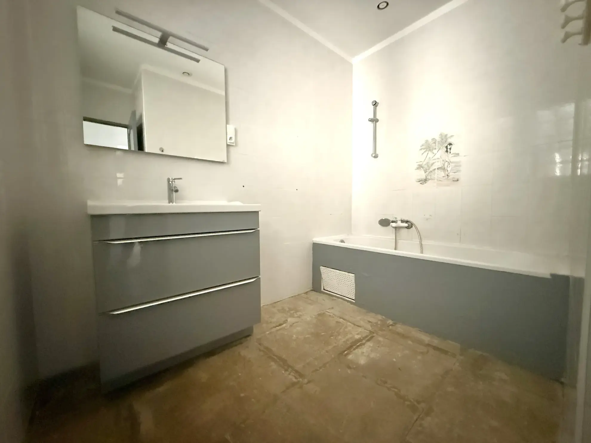 Maison de village rénovée de 76 m² avec extérieur à Vauvert 