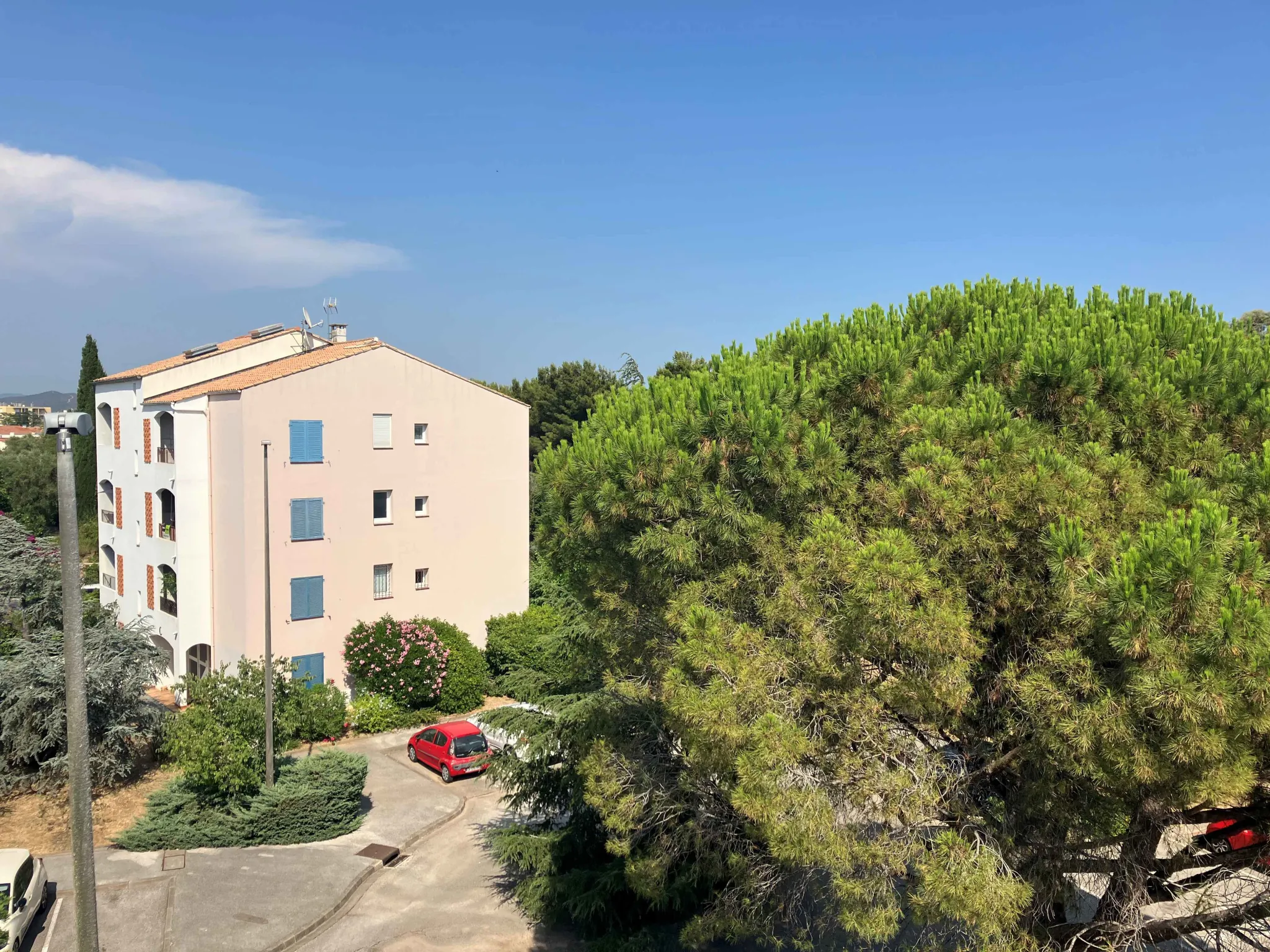 T3 avec ascenseur à Hyères, proche centre-ville, dernier étage