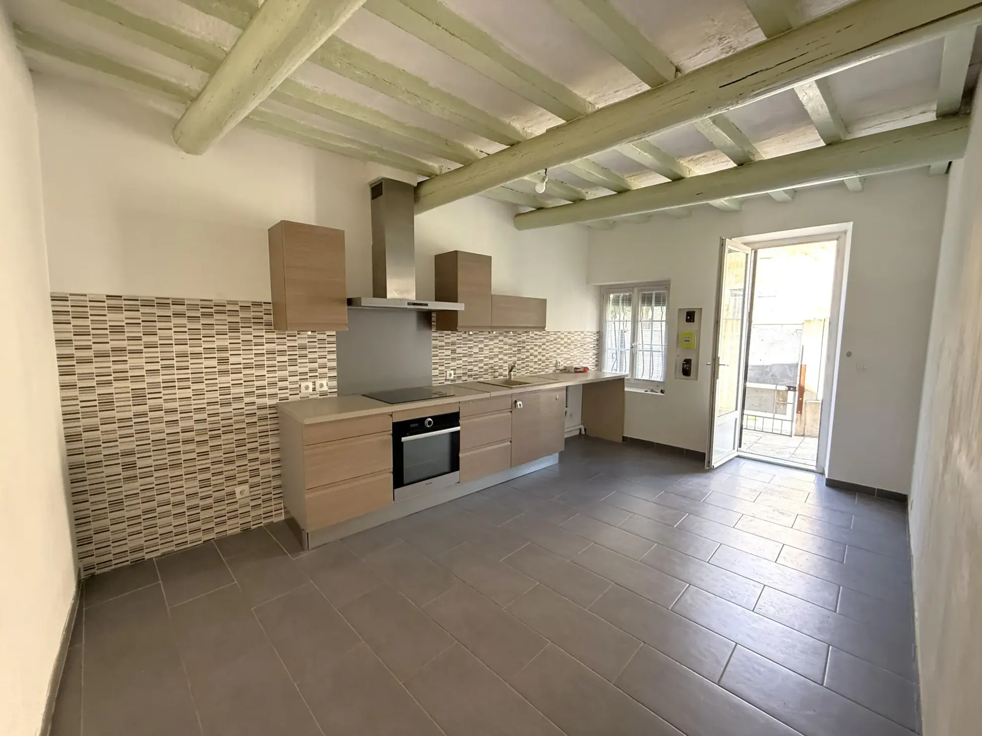 Maison de village rénovée de 76 m² avec extérieur à Vauvert